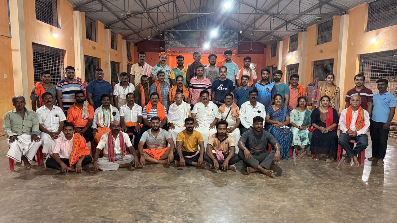 ಸಹಕಾರಿ ಸಂಘದ ಸಿಬ್ಬಂದಿ ಮತ್ತು ಆಡಳಿತ ಮಂಡಳಿ ಸದಸ್ಯರಿಂದ ಕರಸೇವೆ